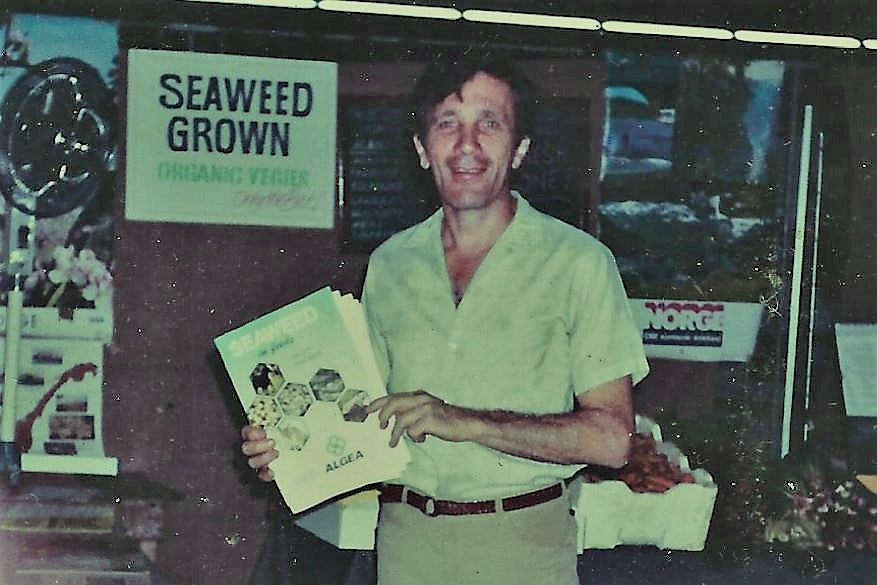 A vintage photo of Grahame West The Seaweed Man at a seaweed exhibit